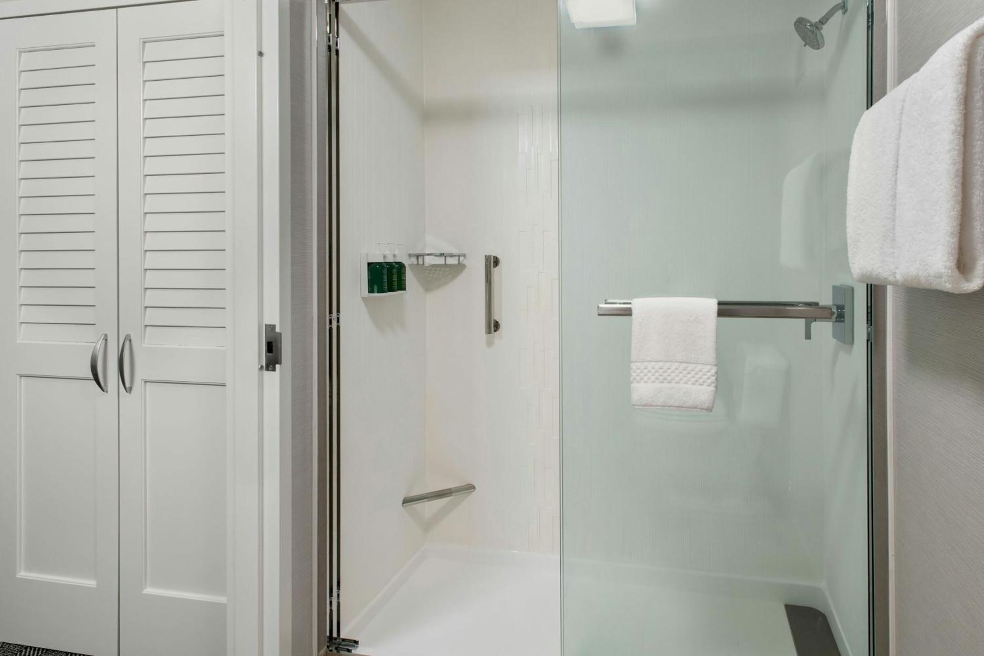 Courtyard By Marriott Silver Spring North/White Oak Ngoại thất bức ảnh