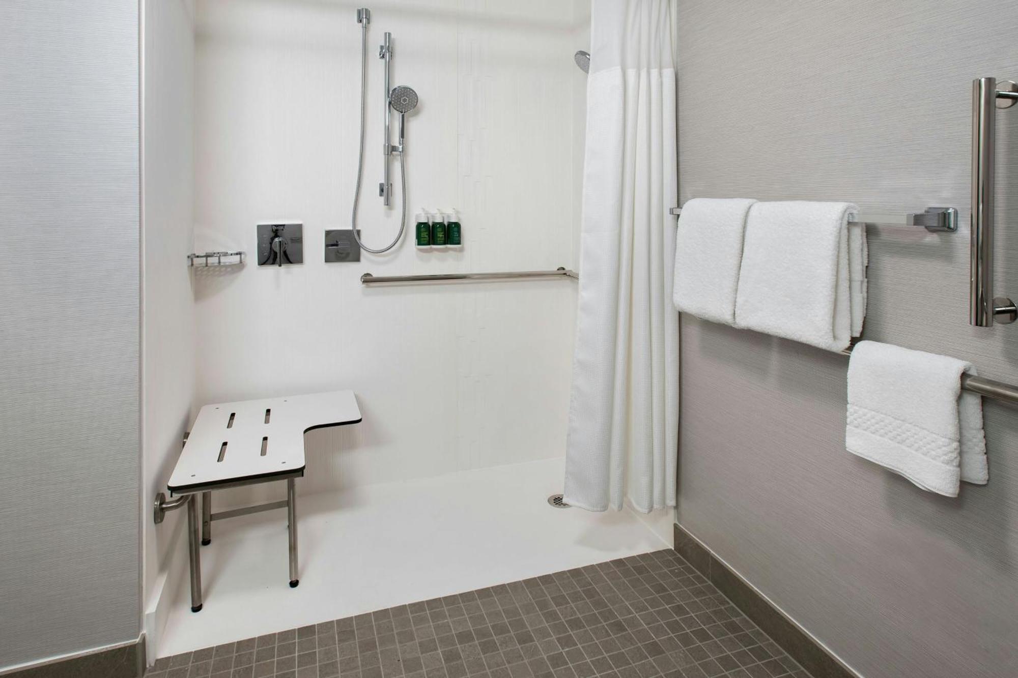 Courtyard By Marriott Silver Spring North/White Oak Ngoại thất bức ảnh