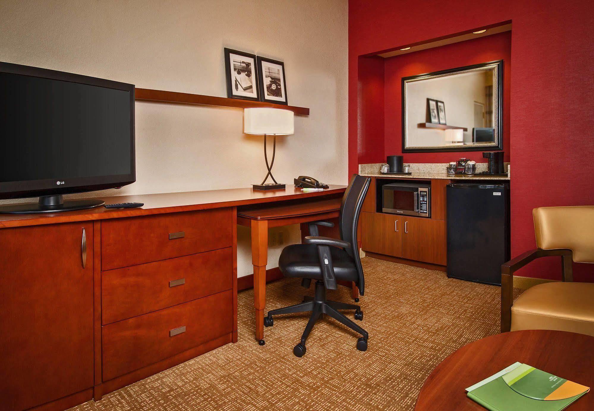 Courtyard By Marriott Silver Spring North/White Oak Ngoại thất bức ảnh